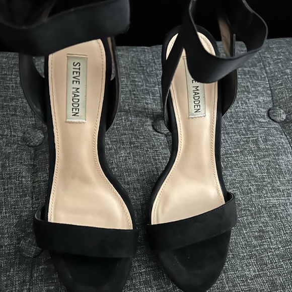 Steve Madden All Black Heels - Picture 5 of 5